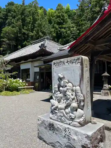 極楽寺の像