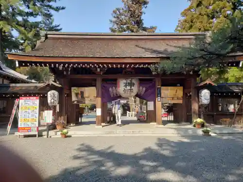 建部大社の山門