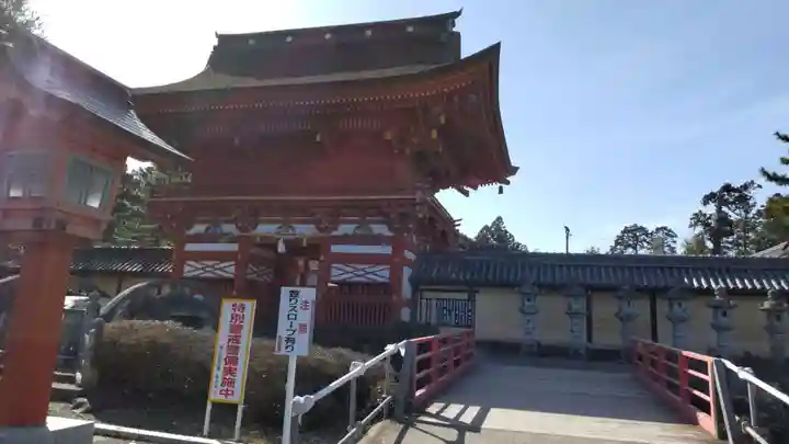 美濃國一宮 南宮大社の山門・神門