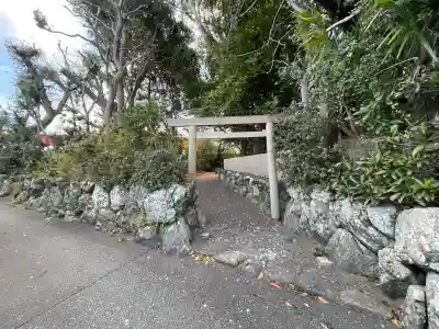 御食神社（豊受大神宮摂社）の{uncategorized: "未分類", other: "その他", undefined: "問題あり", building: "その他建物", grave: "お墓", sacred_gate: "鳥居", guardian: "狛犬", statue: "像", buddha: "仏像", history: "歴史", nature: "自然", garden: "庭園", animal: "動物", pagoda: "塔", temizu: "手水舎", mountain_gate: "山門・神門", sanctuary: "本殿・本堂", subordinate: "末社・摂社", art: "芸術", scenery: "景色", jizo: "地蔵", ema: "絵馬", goshuin: "御朱印", omikuji: "おみくじ", items: "授与品その他", amulet: "お守り", goshuincho: "御朱印帳", eats: "食事", festival: "お祭り", votive_dance: "神楽", shichigosan: "七五三参", wedding: "結婚式", experience: "体験その他", initially: "初詣", around: "周辺", anti_infection: "感染症対策"}