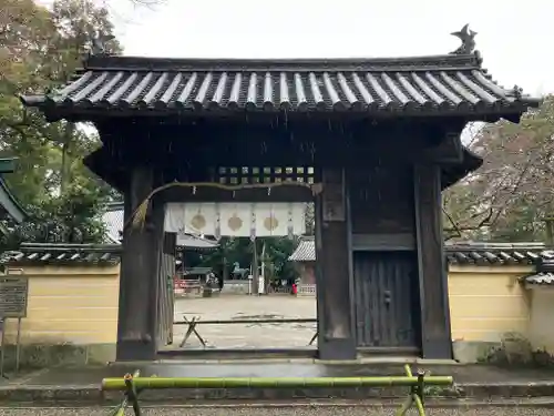 鞭崎八幡宮の山門