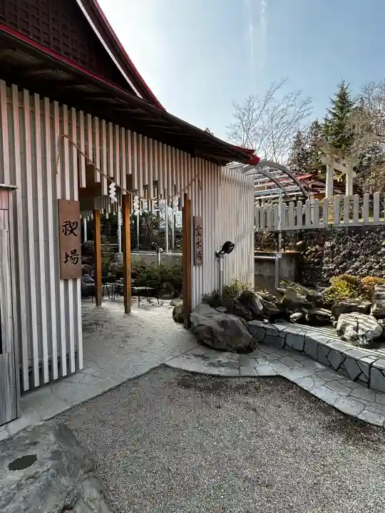 金蛇水神社の{uncategorized: "未分類", other: "その他", undefined: "問題あり", building: "その他建物", grave: "お墓", sacred_gate: "鳥居", guardian: "狛犬", statue: "像", buddha: "仏像", history: "歴史", nature: "自然", garden: "庭園", animal: "動物", pagoda: "塔", temizu: "手水舎", mountain_gate: "山門・神門", sanctuary: "本殿・本堂", subordinate: "末社・摂社", art: "芸術", scenery: "景色", jizo: "地蔵", ema: "絵馬", goshuin: "御朱印", omikuji: "おみくじ", items: "授与品その他", amulet: "お守り", goshuincho: "御朱印帳", eats: "食事", festival: "お祭り", votive_dance: "神楽", shichigosan: "七五三参", wedding: "結婚式", experience: "体験その他", initially: "初詣", around: "周辺", anti_infection: "感染症対策"}