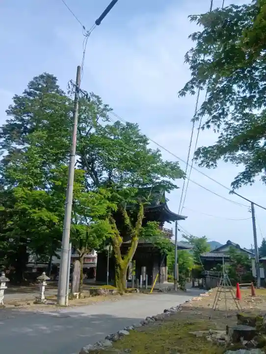華厳寺の{uncategorized: "未分類", other: "その他", undefined: "問題あり", building: "その他建物", grave: "お墓", sacred_gate: "鳥居", guardian: "狛犬", statue: "像", buddha: "仏像", history: "歴史", nature: "自然", garden: "庭園", animal: "動物", pagoda: "塔", temizu: "手水舎", mountain_gate: "山門・神門", sanctuary: "本殿・本堂", subordinate: "末社・摂社", art: "芸術", scenery: "景色", jizo: "地蔵", ema: "絵馬", goshuin: "御朱印", omikuji: "おみくじ", items: "授与品その他", amulet: "お守り", goshuincho: "御朱印帳", eats: "食事", festival: "お祭り", votive_dance: "神楽", shichigosan: "七五三参", wedding: "結婚式", experience: "体験その他", initially: "初詣", around: "周辺", anti_infection: "感染症対策"}