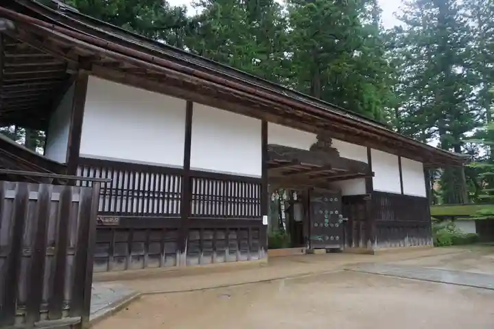 高野山金剛峯寺の山門・神門
