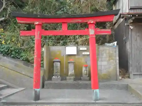 新宿稲荷神社の鳥居