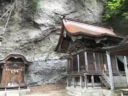 六所神社の本殿