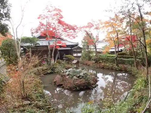 等彌神社の庭園