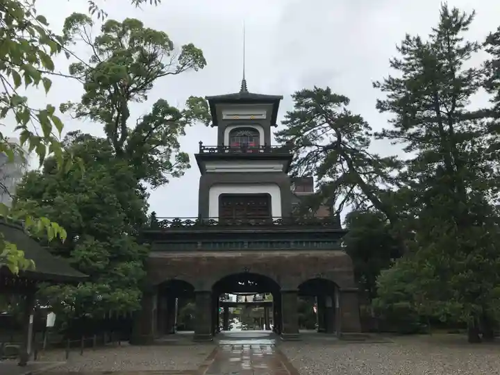 尾山神社の山門・神門