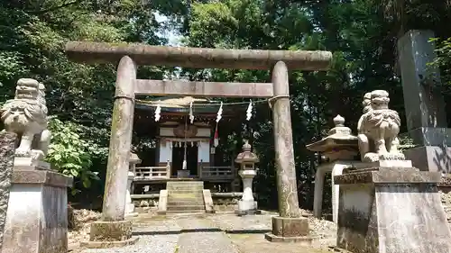 曾屋神社の鳥居