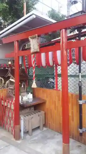 商和稲荷神社の鳥居