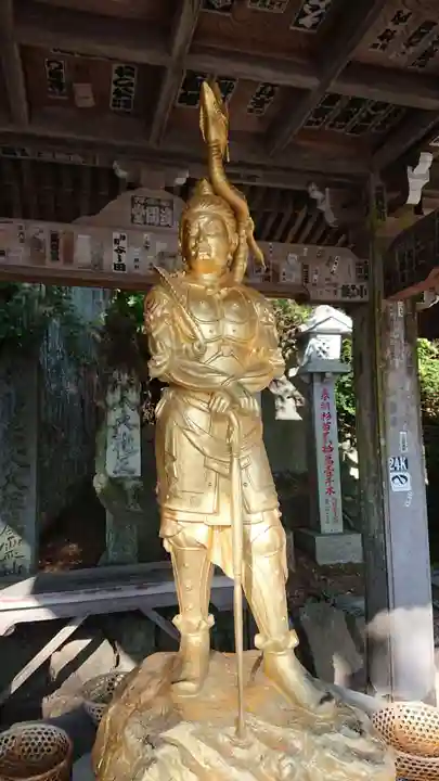 高尾山薬王院の像
