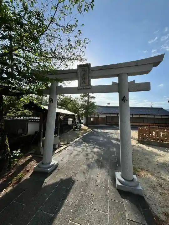 名古曽蛭子神社の{uncategorized: "未分類", other: "その他", undefined: "問題あり", building: "その他建物", grave: "お墓", sacred_gate: "鳥居", guardian: "狛犬", statue: "像", buddha: "仏像", history: "歴史", nature: "自然", garden: "庭園", animal: "動物", pagoda: "塔", temizu: "手水舎", mountain_gate: "山門・神門", sanctuary: "本殿・本堂", subordinate: "末社・摂社", art: "芸術", scenery: "景色", jizo: "地蔵", ema: "絵馬", goshuin: "御朱印", omikuji: "おみくじ", items: "授与品その他", amulet: "お守り", goshuincho: "御朱印帳", eats: "食事", festival: "お祭り", votive_dance: "神楽", shichigosan: "七五三参", wedding: "結婚式", experience: "体験その他", initially: "初詣", around: "周辺", anti_infection: "感染症対策"}