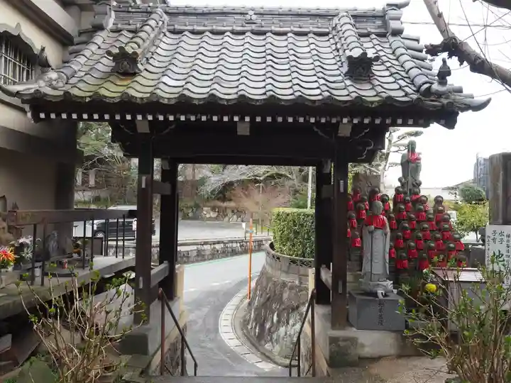 西教院の山門・神門