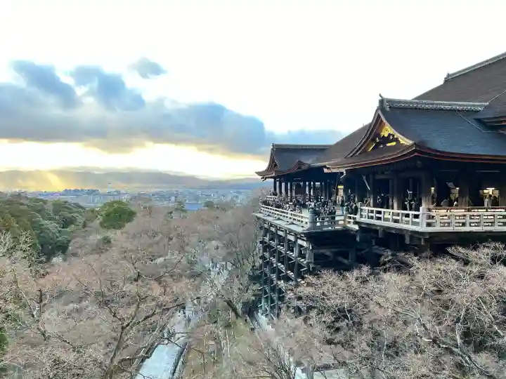 清水寺の{uncategorized: "未分類", other: "その他", undefined: "問題あり", building: "その他建物", grave: "お墓", sacred_gate: "鳥居", guardian: "狛犬", statue: "像", buddha: "仏像", history: "歴史", nature: "自然", garden: "庭園", animal: "動物", pagoda: "塔", temizu: "手水舎", mountain_gate: "山門・神門", sanctuary: "本殿・本堂", subordinate: "末社・摂社", art: "芸術", scenery: "景色", jizo: "地蔵", ema: "絵馬", goshuin: "御朱印", omikuji: "おみくじ", items: "授与品その他", amulet: "お守り", goshuincho: "御朱印帳", eats: "食事", festival: "お祭り", votive_dance: "神楽", shichigosan: "七五三参", wedding: "結婚式", experience: "体験その他", initially: "初詣", around: "周辺", anti_infection: "感染症対策"}