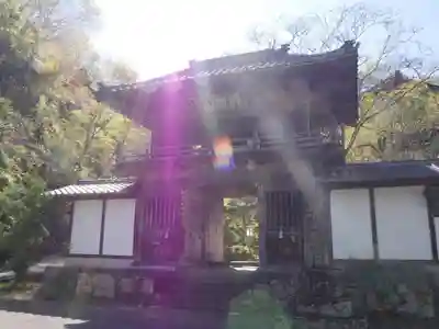 秩父札所三十二番　法性寺の山門・神門
