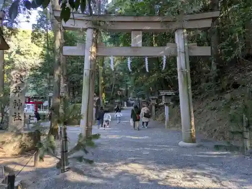 檜原神社（大神神社摂社）の{uncategorized: "未分類", other: "その他", undefined: "問題あり", building: "その他建物", grave: "お墓", sacred_gate: "鳥居", guardian: "狛犬", statue: "像", buddha: "仏像", history: "歴史", nature: "自然", garden: "庭園", animal: "動物", pagoda: "塔", temizu: "手水舎", mountain_gate: "山門・神門", sanctuary: "本殿・本堂", subordinate: "末社・摂社", art: "芸術", scenery: "景色", jizo: "地蔵", ema: "絵馬", goshuin: "御朱印", omikuji: "おみくじ", items: "授与品その他", amulet: "お守り", goshuincho: "御朱印帳", eats: "食事", festival: "お祭り", votive_dance: "神楽", shichigosan: "七五三参", wedding: "結婚式", experience: "体験その他", initially: "初詣", around: "周辺", anti_infection: "感染症対策"}