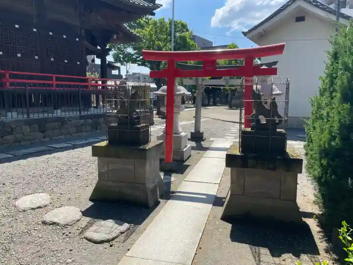 大戸神社の{uncategorized: "未分類", other: "その他", undefined: "問題あり", building: "その他建物", grave: "お墓", sacred_gate: "鳥居", guardian: "狛犬", statue: "像", buddha: "仏像", history: "歴史", nature: "自然", garden: "庭園", animal: "動物", pagoda: "塔", temizu: "手水舎", mountain_gate: "山門・神門", sanctuary: "本殿・本堂", subordinate: "末社・摂社", art: "芸術", scenery: "景色", jizo: "地蔵", ema: "絵馬", goshuin: "御朱印", omikuji: "おみくじ", items: "授与品その他", amulet: "お守り", goshuincho: "御朱印帳", eats: "食事", festival: "お祭り", votive_dance: "神楽", shichigosan: "七五三参", wedding: "結婚式", experience: "体験その他", initially: "初詣", around: "周辺", anti_infection: "感染症対策"}