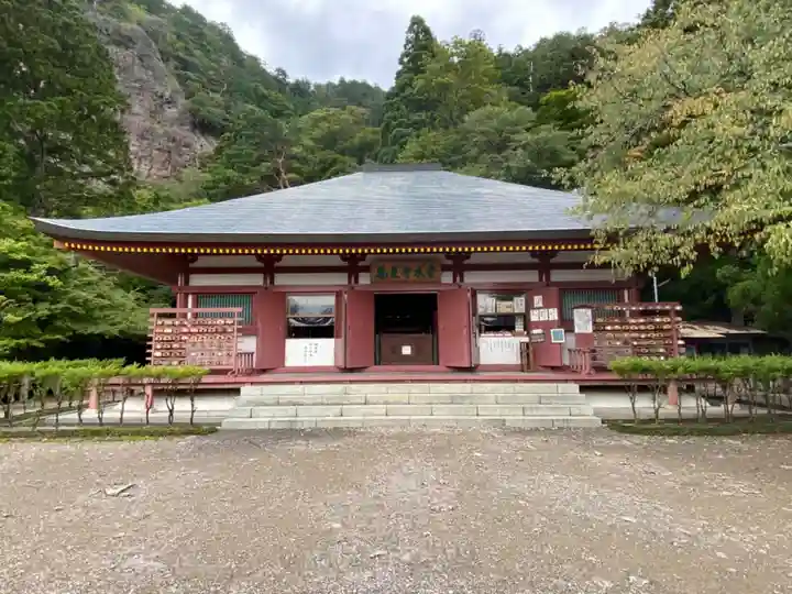 鳳来寺の本殿・本堂