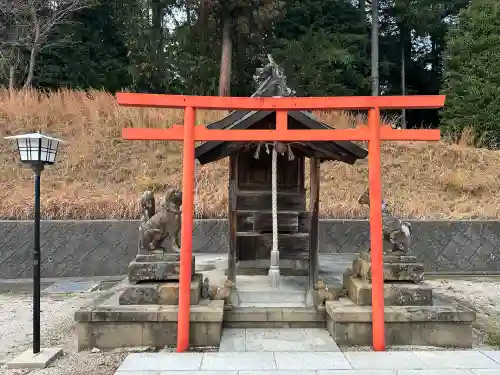 鷹日神社の{uncategorized: "未分類", other: "その他", undefined: "問題あり", building: "その他建物", grave: "お墓", sacred_gate: "鳥居", guardian: "狛犬", statue: "像", buddha: "仏像", history: "歴史", nature: "自然", garden: "庭園", animal: "動物", pagoda: "塔", temizu: "手水舎", mountain_gate: "山門・神門", sanctuary: "本殿・本堂", subordinate: "末社・摂社", art: "芸術", scenery: "景色", jizo: "地蔵", ema: "絵馬", goshuin: "御朱印", omikuji: "おみくじ", items: "授与品その他", amulet: "お守り", goshuincho: "御朱印帳", eats: "食事", festival: "お祭り", votive_dance: "神楽", shichigosan: "七五三参", wedding: "結婚式", experience: "体験その他", initially: "初詣", around: "周辺", anti_infection: "感染症対策"}