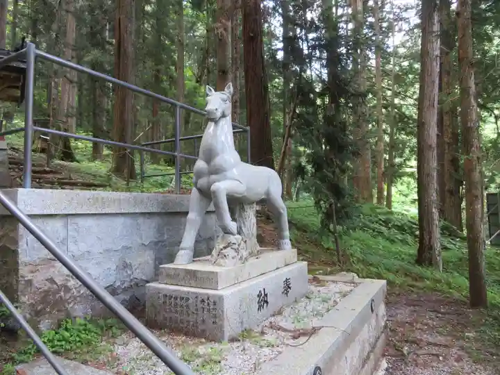 御嶽神社(王滝口)里宮の狛犬