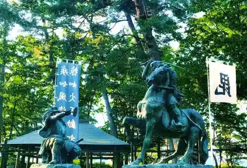 川中島古戦場八幡社の像