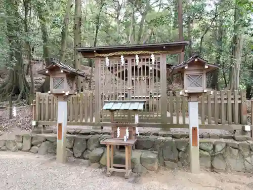 活日神社(大神神社摂社)の{uncategorized: "未分類", other: "その他", undefined: "問題あり", building: "その他建物", grave: "お墓", sacred_gate: "鳥居", guardian: "狛犬", statue: "像", buddha: "仏像", history: "歴史", nature: "自然", garden: "庭園", animal: "動物", pagoda: "塔", temizu: "手水舎", mountain_gate: "山門・神門", sanctuary: "本殿・本堂", subordinate: "末社・摂社", art: "芸術", scenery: "景色", jizo: "地蔵", ema: "絵馬", goshuin: "御朱印", omikuji: "おみくじ", items: "授与品その他", amulet: "お守り", goshuincho: "御朱印帳", eats: "食事", festival: "お祭り", votive_dance: "神楽", shichigosan: "七五三参", wedding: "結婚式", experience: "体験その他", initially: "初詣", around: "周辺", anti_infection: "感染症対策"}