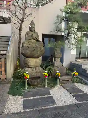 徳雲寺の{uncategorized: "未分類", other: "その他", undefined: "問題あり", building: "その他建物", grave: "お墓", sacred_gate: "鳥居", guardian: "狛犬", statue: "像", buddha: "仏像", history: "歴史", nature: "自然", garden: "庭園", animal: "動物", pagoda: "塔", temizu: "手水舎", mountain_gate: "山門・神門", sanctuary: "本殿・本堂", subordinate: "末社・摂社", art: "芸術", scenery: "景色", jizo: "地蔵", ema: "絵馬", goshuin: "御朱印", omikuji: "おみくじ", items: "授与品その他", amulet: "お守り", goshuincho: "御朱印帳", eats: "食事", festival: "お祭り", votive_dance: "神楽", shichigosan: "七五三参", wedding: "結婚式", experience: "体験その他", initially: "初詣", around: "周辺", anti_infection: "感染症対策"}