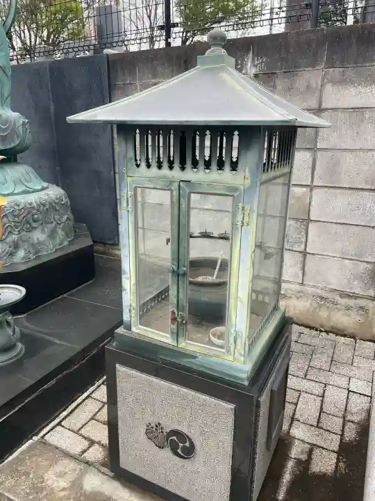 真弘寺の{uncategorized: "未分類", other: "その他", undefined: "問題あり", building: "その他建物", grave: "お墓", sacred_gate: "鳥居", guardian: "狛犬", statue: "像", buddha: "仏像", history: "歴史", nature: "自然", garden: "庭園", animal: "動物", pagoda: "塔", temizu: "手水舎", mountain_gate: "山門・神門", sanctuary: "本殿・本堂", subordinate: "末社・摂社", art: "芸術", scenery: "景色", jizo: "地蔵", ema: "絵馬", goshuin: "御朱印", omikuji: "おみくじ", items: "授与品その他", amulet: "お守り", goshuincho: "御朱印帳", eats: "食事", festival: "お祭り", votive_dance: "神楽", shichigosan: "七五三参", wedding: "結婚式", experience: "体験その他", initially: "初詣", around: "周辺", anti_infection: "感染症対策"}