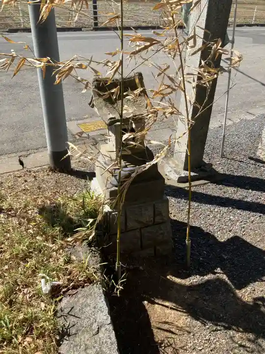 鹿島神社の{uncategorized: "未分類", other: "その他", undefined: "問題あり", building: "その他建物", grave: "お墓", sacred_gate: "鳥居", guardian: "狛犬", statue: "像", buddha: "仏像", history: "歴史", nature: "自然", garden: "庭園", animal: "動物", pagoda: "塔", temizu: "手水舎", mountain_gate: "山門・神門", sanctuary: "本殿・本堂", subordinate: "末社・摂社", art: "芸術", scenery: "景色", jizo: "地蔵", ema: "絵馬", goshuin: "御朱印", omikuji: "おみくじ", items: "授与品その他", amulet: "お守り", goshuincho: "御朱印帳", eats: "食事", festival: "お祭り", votive_dance: "神楽", shichigosan: "七五三参", wedding: "結婚式", experience: "体験その他", initially: "初詣", around: "周辺", anti_infection: "感染症対策"}