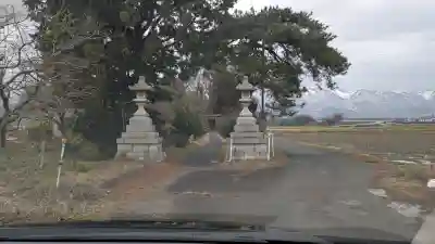 知内 日吉神社の{uncategorized: "未分類", other: "その他", undefined: "問題あり", building: "その他建物", grave: "お墓", sacred_gate: "鳥居", guardian: "狛犬", statue: "像", buddha: "仏像", history: "歴史", nature: "自然", garden: "庭園", animal: "動物", pagoda: "塔", temizu: "手水舎", mountain_gate: "山門・神門", sanctuary: "本殿・本堂", subordinate: "末社・摂社", art: "芸術", scenery: "景色", jizo: "地蔵", ema: "絵馬", goshuin: "御朱印", omikuji: "おみくじ", items: "授与品その他", amulet: "お守り", goshuincho: "御朱印帳", eats: "食事", festival: "お祭り", votive_dance: "神楽", shichigosan: "七五三参", wedding: "結婚式", experience: "体験その他", initially: "初詣", around: "周辺", anti_infection: "感染症対策"}