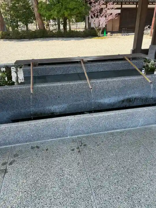 射水神社の手水舎