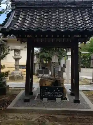 向本折白山神社の手水舎