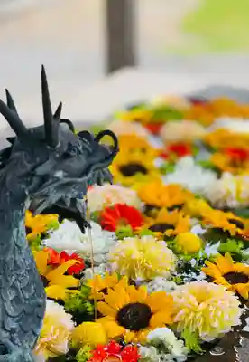 守りの神　藤基神社の手水舎