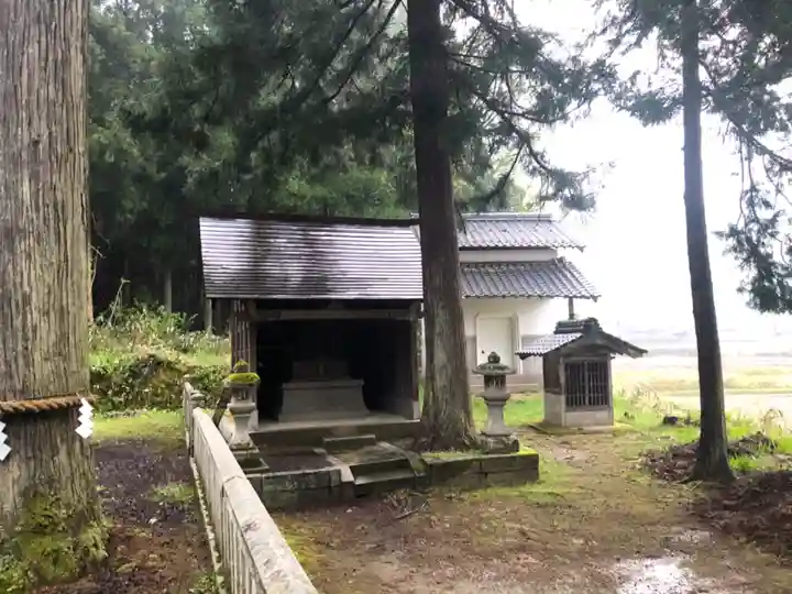 阿知江磯部神社の末社・摂社