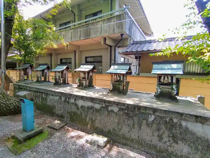 六所社(下飯田)の末社・摂社