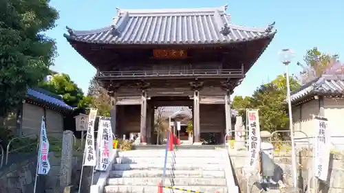 曹源寺の山門