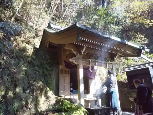 銭洗弁財天宇賀福神社の末社・摂社