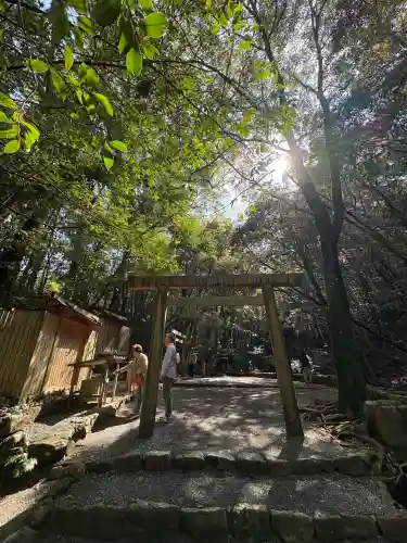 大山祇神社(伊勢神宮内宮)の{uncategorized: "未分類", other: "その他", undefined: "問題あり", building: "その他建物", grave: "お墓", sacred_gate: "鳥居", guardian: "狛犬", statue: "像", buddha: "仏像", history: "歴史", nature: "自然", garden: "庭園", animal: "動物", pagoda: "塔", temizu: "手水舎", mountain_gate: "山門・神門", sanctuary: "本殿・本堂", subordinate: "末社・摂社", art: "芸術", scenery: "景色", jizo: "地蔵", ema: "絵馬", goshuin: "御朱印", omikuji: "おみくじ", items: "授与品その他", amulet: "お守り", goshuincho: "御朱印帳", eats: "食事", festival: "お祭り", votive_dance: "神楽", shichigosan: "七五三参", wedding: "結婚式", experience: "体験その他", initially: "初詣", around: "周辺", anti_infection: "感染症対策"}