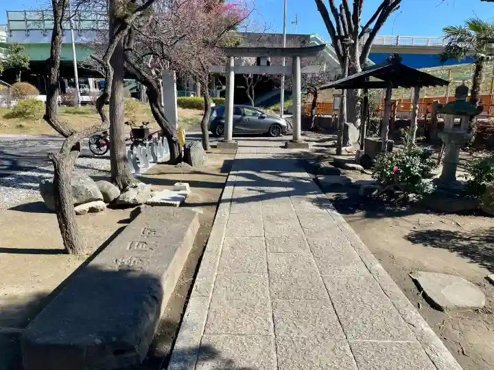 北野天神(仲六郷北野神社)の{uncategorized: "未分類", other: "その他", undefined: "問題あり", building: "その他建物", grave: "お墓", sacred_gate: "鳥居", guardian: "狛犬", statue: "像", buddha: "仏像", history: "歴史", nature: "自然", garden: "庭園", animal: "動物", pagoda: "塔", temizu: "手水舎", mountain_gate: "山門・神門", sanctuary: "本殿・本堂", subordinate: "末社・摂社", art: "芸術", scenery: "景色", jizo: "地蔵", ema: "絵馬", goshuin: "御朱印", omikuji: "おみくじ", items: "授与品その他", amulet: "お守り", goshuincho: "御朱印帳", eats: "食事", festival: "お祭り", votive_dance: "神楽", shichigosan: "七五三参", wedding: "結婚式", experience: "体験その他", initially: "初詣", around: "周辺", anti_infection: "感染症対策"}