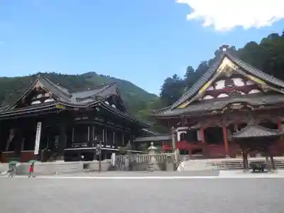 久遠寺の本殿・本堂