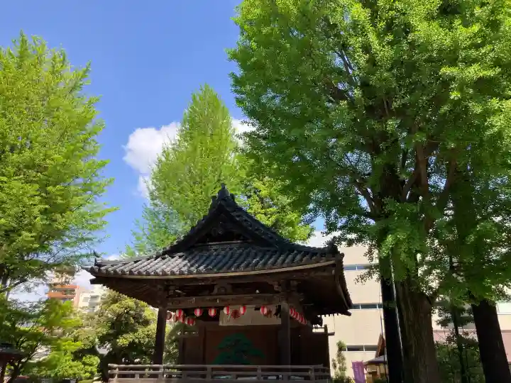 根津神社の{uncategorized: "未分類", other: "その他", undefined: "問題あり", building: "その他建物", grave: "お墓", sacred_gate: "鳥居", guardian: "狛犬", statue: "像", buddha: "仏像", history: "歴史", nature: "自然", garden: "庭園", animal: "動物", pagoda: "塔", temizu: "手水舎", mountain_gate: "山門・神門", sanctuary: "本殿・本堂", subordinate: "末社・摂社", art: "芸術", scenery: "景色", jizo: "地蔵", ema: "絵馬", goshuin: "御朱印", omikuji: "おみくじ", items: "授与品その他", amulet: "お守り", goshuincho: "御朱印帳", eats: "食事", festival: "お祭り", votive_dance: "神楽", shichigosan: "七五三参", wedding: "結婚式", experience: "体験その他", initially: "初詣", around: "周辺", anti_infection: "感染症対策"}