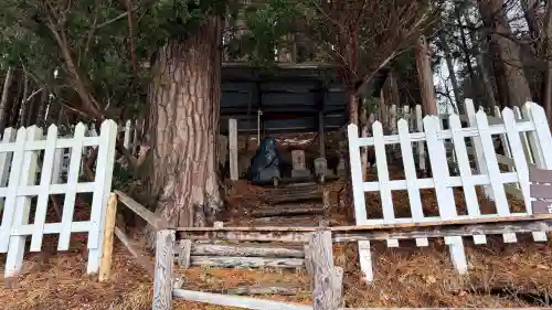 古峠の庚申塚（塔）の{uncategorized: "未分類", other: "その他", undefined: "問題あり", building: "その他建物", grave: "お墓", sacred_gate: "鳥居", guardian: "狛犬", statue: "像", buddha: "仏像", history: "歴史", nature: "自然", garden: "庭園", animal: "動物", pagoda: "塔", temizu: "手水舎", mountain_gate: "山門・神門", sanctuary: "本殿・本堂", subordinate: "末社・摂社", art: "芸術", scenery: "景色", jizo: "地蔵", ema: "絵馬", goshuin: "御朱印", omikuji: "おみくじ", items: "授与品その他", amulet: "お守り", goshuincho: "御朱印帳", eats: "食事", festival: "お祭り", votive_dance: "神楽", shichigosan: "七五三参", wedding: "結婚式", experience: "体験その他", initially: "初詣", around: "周辺", anti_infection: "感染症対策"}