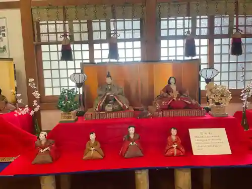 岩槻久伊豆神社の{uncategorized: "未分類", other: "その他", undefined: "問題あり", building: "その他建物", grave: "お墓", sacred_gate: "鳥居", guardian: "狛犬", statue: "像", buddha: "仏像", history: "歴史", nature: "自然", garden: "庭園", animal: "動物", pagoda: "塔", temizu: "手水舎", mountain_gate: "山門・神門", sanctuary: "本殿・本堂", subordinate: "末社・摂社", art: "芸術", scenery: "景色", jizo: "地蔵", ema: "絵馬", goshuin: "御朱印", omikuji: "おみくじ", items: "授与品その他", amulet: "お守り", goshuincho: "御朱印帳", eats: "食事", festival: "お祭り", votive_dance: "神楽", shichigosan: "七五三参", wedding: "結婚式", experience: "体験その他", initially: "初詣", around: "周辺", anti_infection: "感染症対策"}