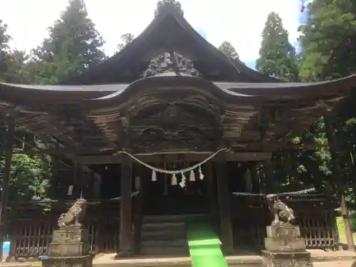 関山神社の本殿