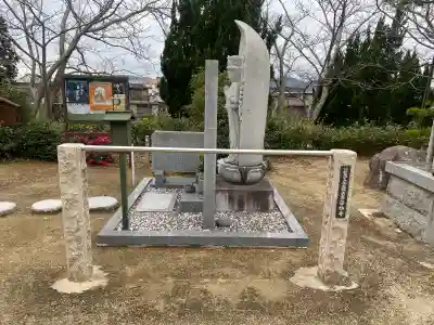 榮福寺の{uncategorized: "未分類", other: "その他", undefined: "問題あり", building: "その他建物", grave: "お墓", sacred_gate: "鳥居", guardian: "狛犬", statue: "像", buddha: "仏像", history: "歴史", nature: "自然", garden: "庭園", animal: "動物", pagoda: "塔", temizu: "手水舎", mountain_gate: "山門・神門", sanctuary: "本殿・本堂", subordinate: "末社・摂社", art: "芸術", scenery: "景色", jizo: "地蔵", ema: "絵馬", goshuin: "御朱印", omikuji: "おみくじ", items: "授与品その他", amulet: "お守り", goshuincho: "御朱印帳", eats: "食事", festival: "お祭り", votive_dance: "神楽", shichigosan: "七五三参", wedding: "結婚式", experience: "体験その他", initially: "初詣", around: "周辺", anti_infection: "感染症対策"}