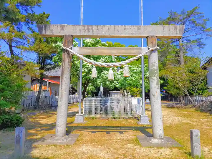 東野神社(東野町)の鳥居