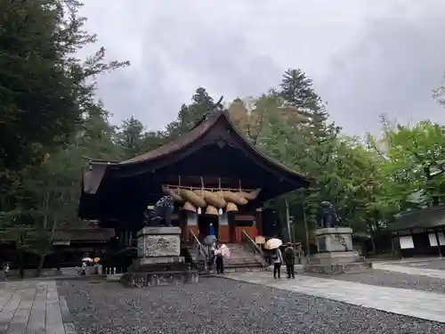 諏訪大社下社秋宮の本殿・本堂