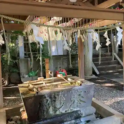 座間神社の手水舎