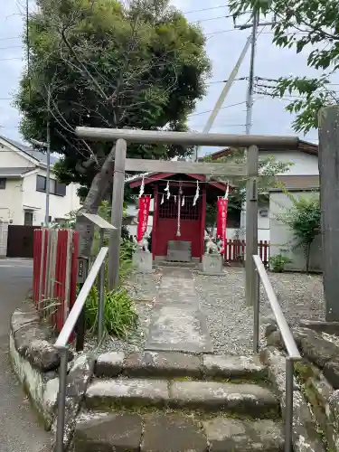 宇都宮稲荷神社（宇都宮辻幕府旧跡）の{uncategorized: "未分類", other: "その他", undefined: "問題あり", building: "その他建物", grave: "お墓", sacred_gate: "鳥居", guardian: "狛犬", statue: "像", buddha: "仏像", history: "歴史", nature: "自然", garden: "庭園", animal: "動物", pagoda: "塔", temizu: "手水舎", mountain_gate: "山門・神門", sanctuary: "本殿・本堂", subordinate: "末社・摂社", art: "芸術", scenery: "景色", jizo: "地蔵", ema: "絵馬", goshuin: "御朱印", omikuji: "おみくじ", items: "授与品その他", amulet: "お守り", goshuincho: "御朱印帳", eats: "食事", festival: "お祭り", votive_dance: "神楽", shichigosan: "七五三参", wedding: "結婚式", experience: "体験その他", initially: "初詣", around: "周辺", anti_infection: "感染症対策"}