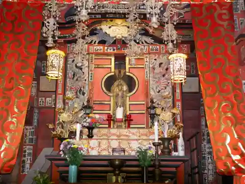 秩父札所１番　四萬部寺の本殿・本堂